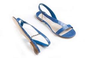 L'amazone Alligator Blue Flat sandal