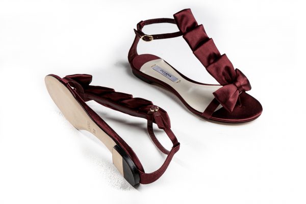 La delicate burgundy satin flat woman sandal